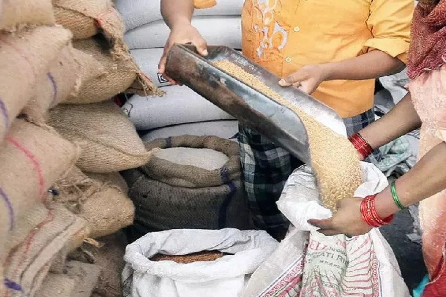 तीन महीने का राशन एडवांस दे रही सरकार…कहीं PAK- CONNECTION तो नहीं कारण