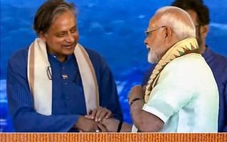 प्रधानमंत्री के साथ केरल के सीएम और शशि थरूर ने किया मंच साझा, पीएम बोले कई लोगों की नींद उड़ा देगा यह कार्यक्रम