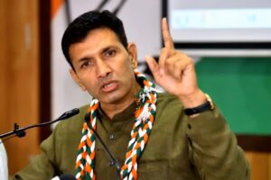 पटवारी बोले ‘सरकार बेइज्जती न करे, मेरा गोडाउन खाली कर दे’