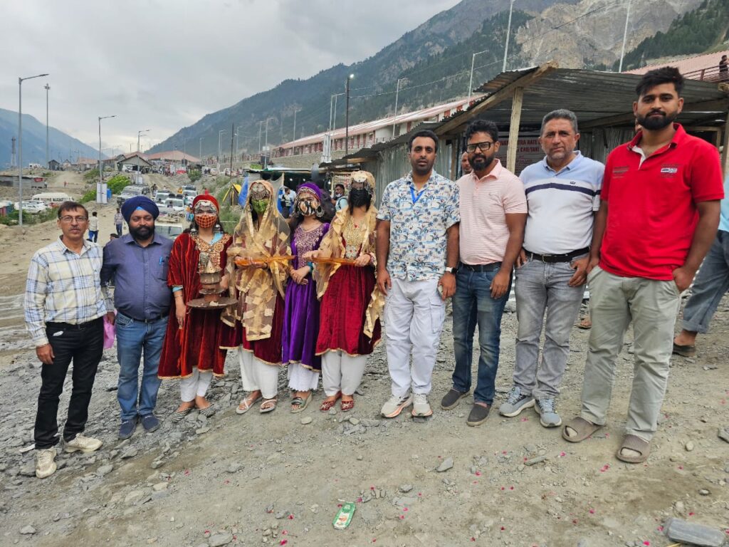 अमरनाथ यात्रा में नया मंत्र .. बोल बम, यात्रा मार्ग को कचरा मुक्त रखेंगे हम