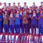 छत्तीसगढ़ के जगदलपुर में 210 नक्सलियों ने किया सरेंडर, संविधान की किताब-गुलाब से हुआ स्वागत