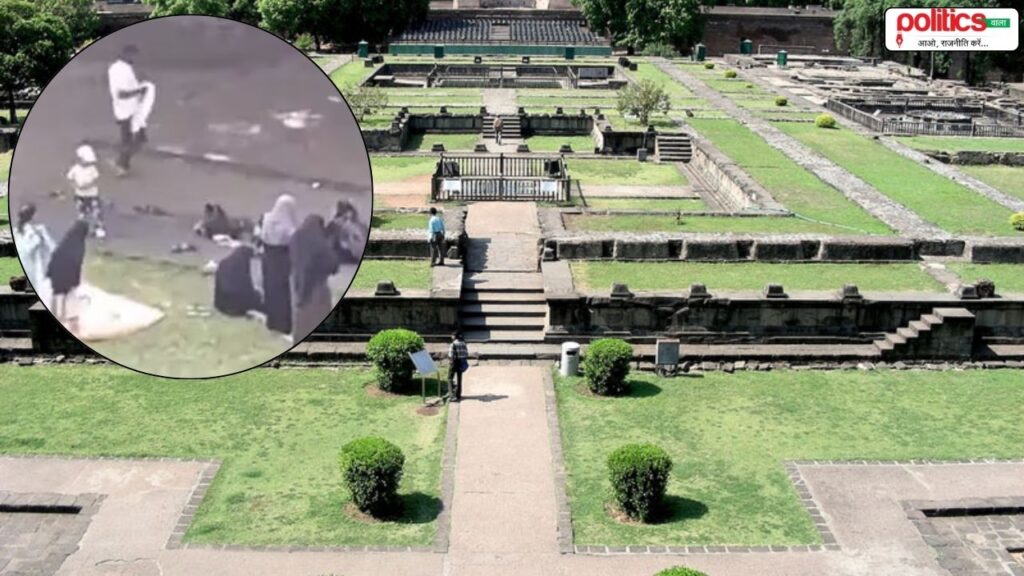 Namaz In Shaniwarwada