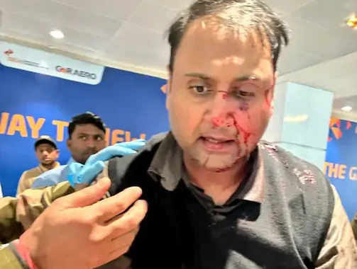 दिल्ली इंदिरा गाँधी एयरपोर्ट पर यात्री को बेरहमी से पीटा, पायलट सस्पेंड