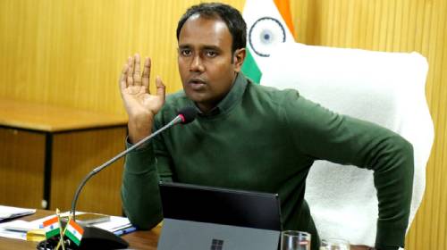 सागर कलेक्टर पर ठेकेदार ने भुगतान रोकने और इसको लेकर आवाज उठाने पर लेकर झूठे केस में फ़साने का आरोप लगाया