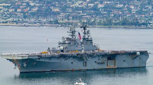 अमेरिकी नौसेना का बड़ा बेड़ा USS अब्राहम लिंकन ईरान की ओर रवाना, मध्य-पूर्व में बढ़ा तनाव!