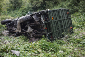 जम्मू के डोडा में सेना की गाड़ी 400 फीट गहरी खाई में गिरी, 10 जवान शहीद, 11 घायल, गाड़ी में 21 जवान थे मौजूद!