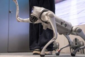 इंडिया AI समिट 2026:  चीनी रोबोट को अपना बताने पर, गलगोटियास यूनिवर्सिटी को AI समिट से हटाया से गया