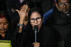 पश्चिम बंगाल की मुख्यमंत्री ममता बनर्जी ने SIR-प्रभावित परिवारों संग CEC से की मुलाकात