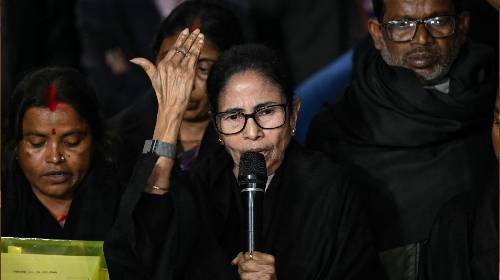 पश्चिम बंगाल की मुख्यमंत्री ममता बनर्जी ने SIR-प्रभावित परिवारों संग CEC से की मुलाकात