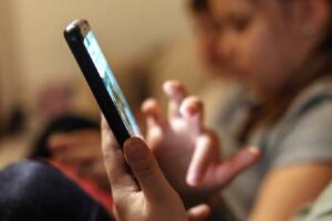 गाजियाबाद में मोबाइल गेम की लत ने छीनी तीन जिंदगियां, सुसाइड नोट में लिखा सॉरी मम्मी-पापा, गेम नहीं छोड़ पाएंगे!