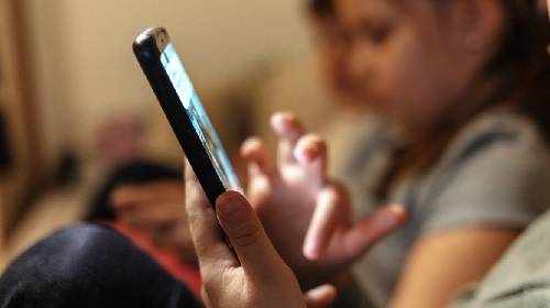 गाजियाबाद में मोबाइल गेम की लत ने छीनी तीन जिंदगियां, सुसाइड नोट में लिखा सॉरी मम्मी-पापा, गेम नहीं छोड़ पाएंगे!