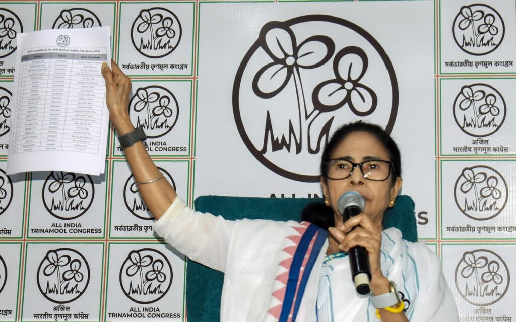 ममता बनर्जी ने चुनाव आयोग के द्वारा किए गए तबादलों पर कहा- ‘अघोषित इमरजेंसी’