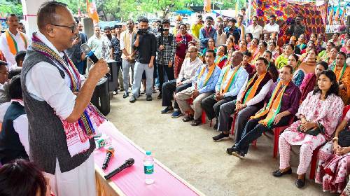 असम के सत्ता केंद्र में भाजपा की आंतरिक दरारें कैसे आईं सतह पर