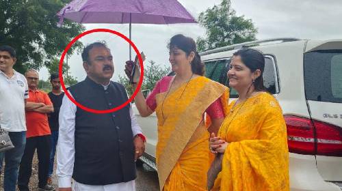 ज्योतिषी..कैप्टन..अशोक खरात कौन है.. जिसके पास मिले 58 अश्लील वीडियो..!