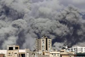 अरामको की रास तनुरा रिफाइनरी पर ईरानी ड्रोन का हमला, वैश्विक तेल बाज़ार पर पड़ सकता है असर!