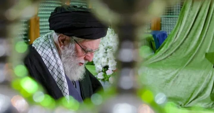 आयतुल्लाह अली ख़ामेनेई … मौलवी से इस्लाम के सुप्रीम योद्धा तक का सफर