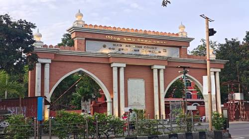 मद्रास हाईकोर्ट ने जजों को ‘होली काउ’ क्यों कहा?