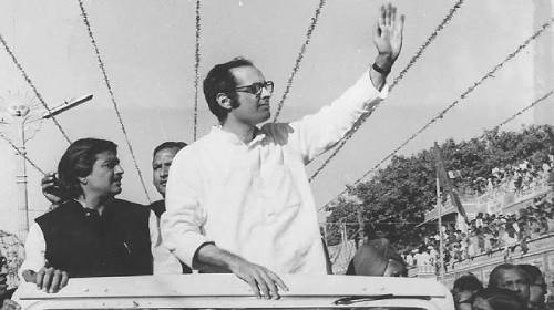 संजय गांधी .. भारतीय राजनीति का वो चेहरा जिसके बारे में जानकारी कम अफवाहें ज्यादा