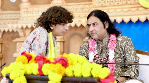 परिवारवाद सिर्फ राजनीति में ही नहीं और फिल्मों में नहीं है धर्म धंधे में भी….