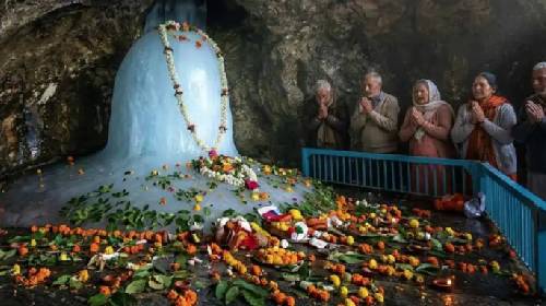 अमरनाथ गुफा में शिवलिंग का आकार, तीसरे ही दिन घटकर एक फ़ीट रह गया