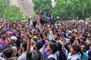 JANTAR MANTAR: पुलिस का लाठीचार्ज, आंसू गैस, CJP का आरोप अभिजीत दीपके को दिल्ली पुलिस ने किया अरेस्ट!