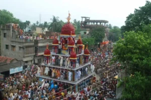 जूते पहनकर ‘रथ’ पर चढ़ा मुस्लिम युवक,  जमानत की शर्त के रूप में मंदिर की सफाई का आदेश