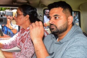 रेप केस में उम्रकैद काट रहे प्रज्वल रेवन्ना से जेल में फोन बरामद, मिले 90 अश्लील विडियो!