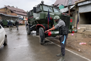 Terrorist Attack in Kulgam: नाम पूछकर दो मजदूरों की हत्या, घाटी में दहशत