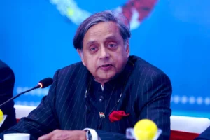 अपने ही गिराते हैं…. नशेमन पे बिजलियां…!