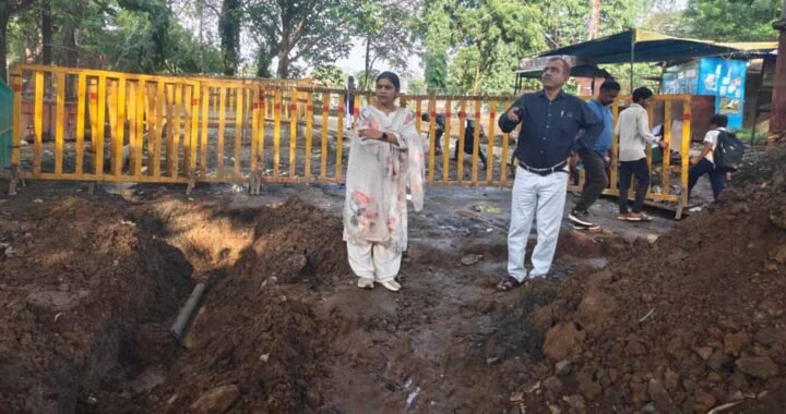 मुख्य नगर पालिका अधिकारी ने सीसी रोड निर्माण कार्य का किया निरीक्षण