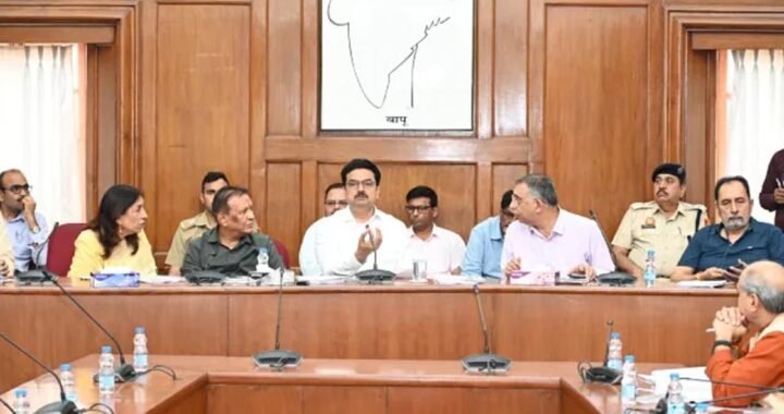 डूसू चुनाव को लेकर दिल्ली यूनिवर्सिटी सख्त, शिक्षकों को पक्षपात से बचने का निर्देश