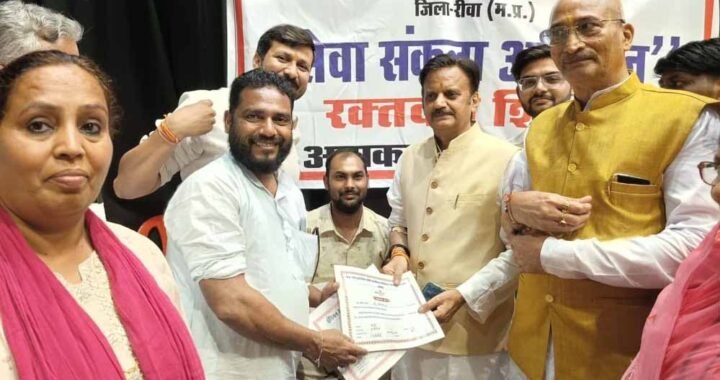 रक्तदान महादान, पीड़ित मानवता की सेवा का महत्वपूर्ण माध्यम: उप मुख्यमंत्री शुक्ल
