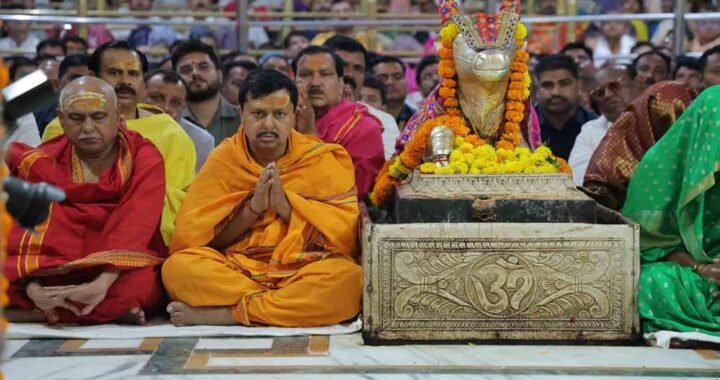 धोती पहन महाकाल के दरबार पहुंचे नितिन नबीन, 2 घंटे बैठकर देखी बाबा की आरती