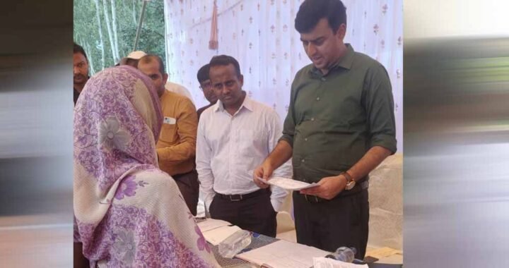 कलेक्टर ने रोजगार सहायक के विरुद्ध कार्यवाही करने के दिए निर्देश