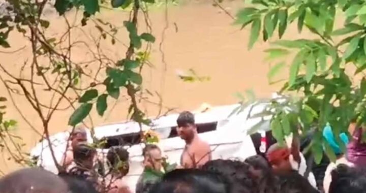 आगर-मालवा में दर्दनाक हादसा, नाले में गिरी कार; 3 बच्चों और 2 महिलाओं समेत 8 श्रद्धालुओं की मौत