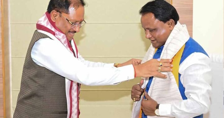 रायपुर : मुख्यमंत्री विष्णु देव साय ने ओडिशा के मुख्यमंत्री मोहन चरण माझी से की सौजन्य भेंट