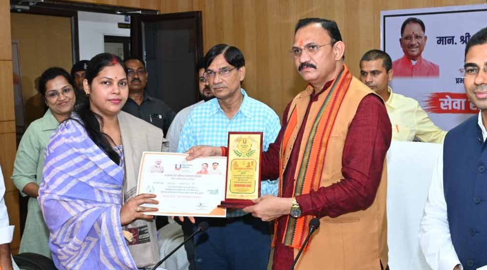 रायपुर : सेवा संकलल्प अभियान अंतर्गत सभी कार्यक्रमों का बेहतर आयोजन सुनिश्चित हो -कैबिनेट मंत्री जायसवाल
