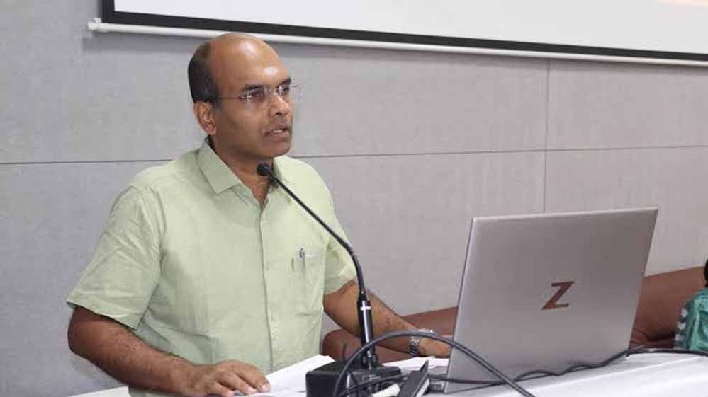 सीएम हेल्पलाइन एवं संबल योजना के लंबित प्रकरणों के निराकरण में लापरवाही स्वीकार्य नहीं : श्रम सचिव रघुराज राजेन्द्रन