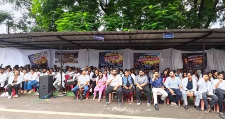स्टाइपेंड 26% बढ़ा, फिर भी हड़ताल जारी; रायपुर में जूनियर डॉक्टरों की OPD ठप