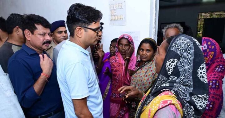 बाढ़ की मुश्किल घड़ी में अपनों के बीच पहुंचे वित्त मंत्री ओ.पी. चौधरी