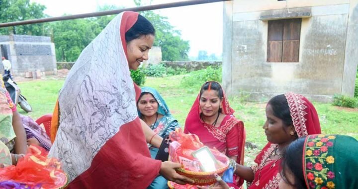 मंत्री  लक्ष्मी राजवाड़े ने आंगनबाड़ी केंद्रों में बच्चों को कराया न्योता भोज, माताओं को भेंट किए मुनगा के पौधे