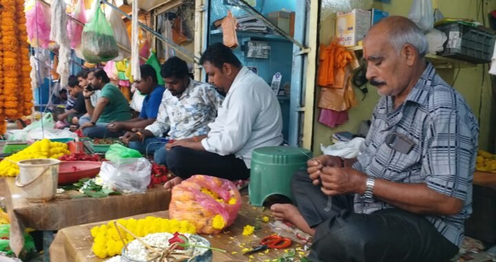 रायपुर में गणेश उत्सव पर आसमान छूते फूलों के दाम