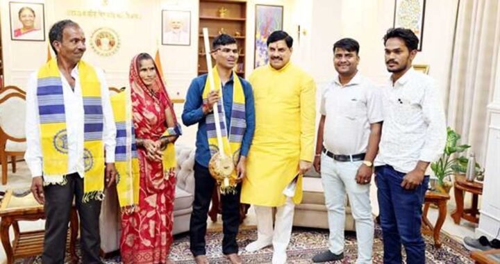 फ़िल्म हनुमान अंश के गायक लोधी को करेगी राज्य सरकार प्रोत्साहित : मुख्यमंत्री डॉ. यादव