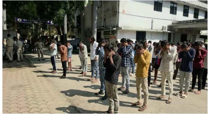 त्योहारी सीजन में शांति व्यवस्था बनाए रखने के लिए बिलासपुर पुलिस ने गुंडे-बदमाशों की कराई परेड।