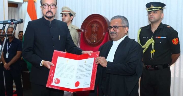 राज्यपाल डेका ने न्यायाधिपति कृष्न राम महापात्र को छत्तीसगढ़ उच्च न्यायालय के मुख्य न्यायाधीश पद की दिलाई शपथ