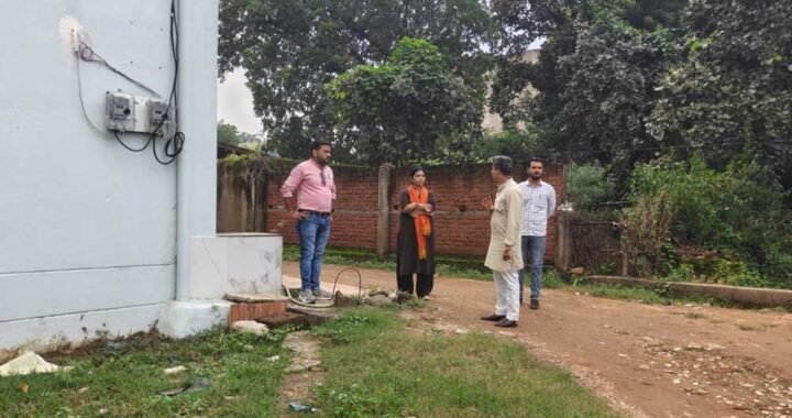 सीएमओ ने नगर का किया मैदानी भ्रमण, मूलभूत सुविधाओं से जुड़ी समस्याओं के शीघ्र निराकरण के दिए निर्देश