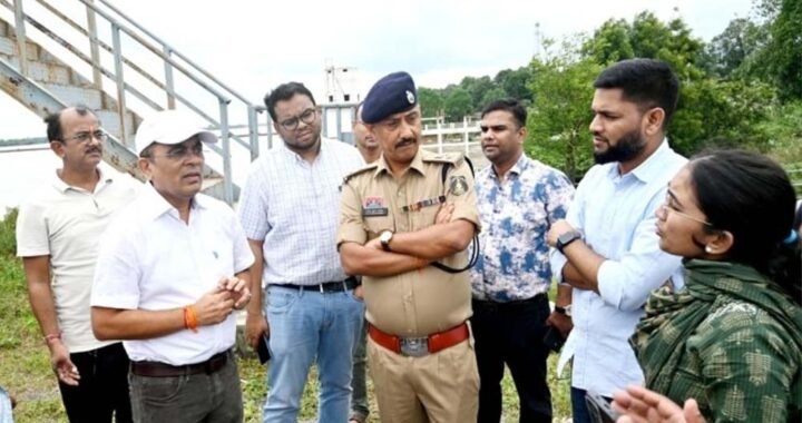 जांजगीर-चांपा में उफान पर महानदी, कलेक्टर-SP ने बाढ़ प्रभावित इलाकों का लिया जायजा