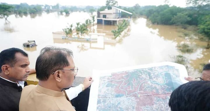 बस्तर के बाढ़ प्रभावित क्षेत्रों में पहुंचे मुख्यमंत्री  विष्णु देव साय, प्रभावित परिवारों से मिलकर जाना हाल
