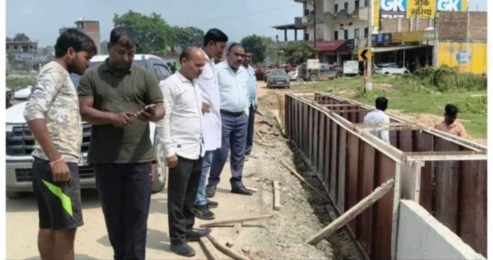 अंबिकापुर-रामानुजगंज NH पर घटिया निर्माण का आरोप, अध्यक्ष-उपाध्यक्ष ने मौके पर पहुंचकर रुकवाया काम