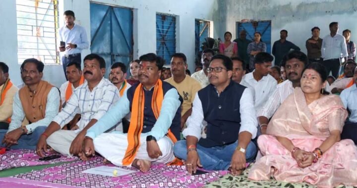 कुंगारपाल में वन मंत्री श्री केदार कश्यप की मौजूदगी में ग्रामीणों ने सुना ‘मन की बात’ का 138 वां संस्करण